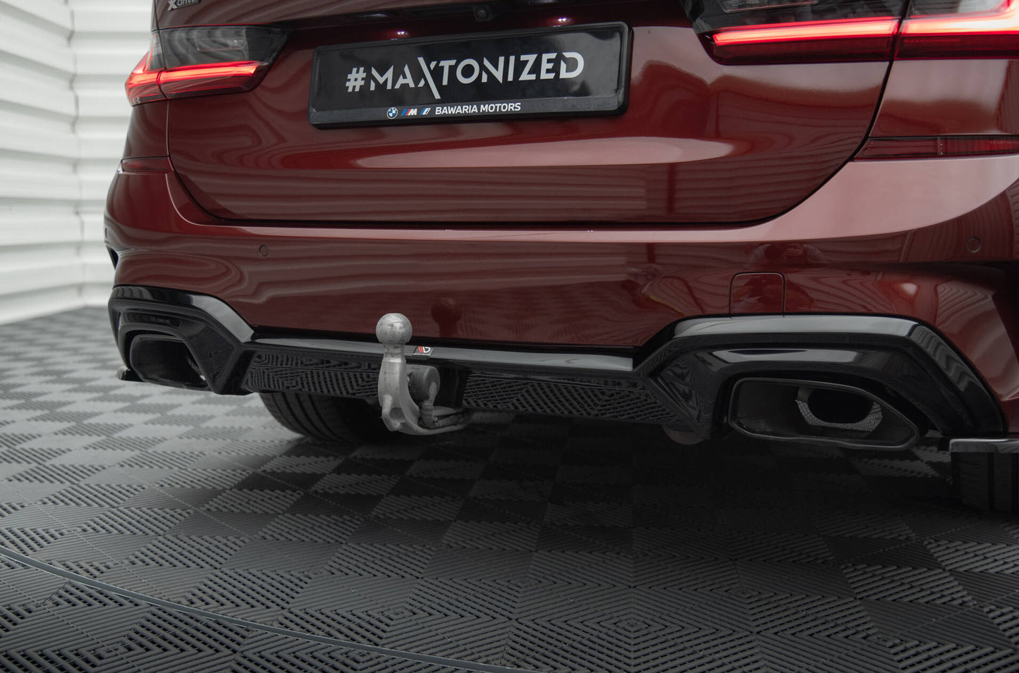 Valance arrière Maxton Design BMW M340i G20 / G21 (convient aux voitures avec barre d'attelage) - Noir brillant